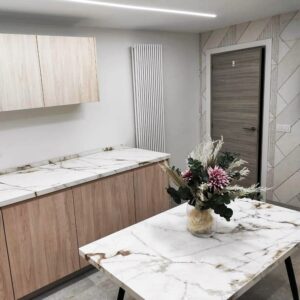 Encimera y mesa de porcelánico calacatta gold